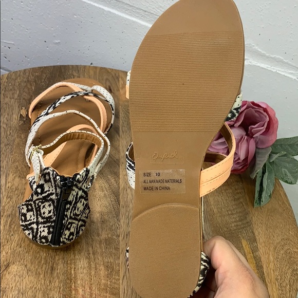 qupid sandals